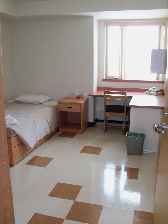 Universite De Moncton Bilik gambar